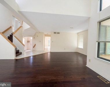 83 Sayre Drive - Photo Thumbnail 7
