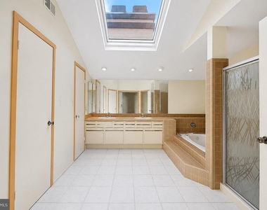 83 Sayre Drive - Photo Thumbnail 20