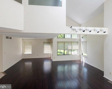 83 Sayre Drive - Photo Thumbnail 5