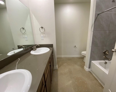2320 Duntov Dr - Photo Thumbnail 4