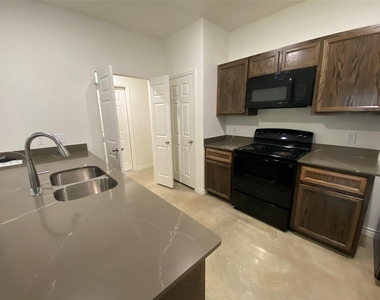 2320 Duntov Dr - Photo Thumbnail 10