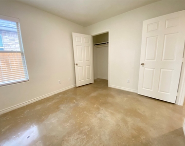 2320 Duntov Dr - Photo Thumbnail 23