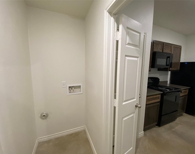 2320 Duntov Dr - Photo Thumbnail 14