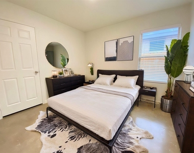 2320 Duntov Dr - Photo Thumbnail 18