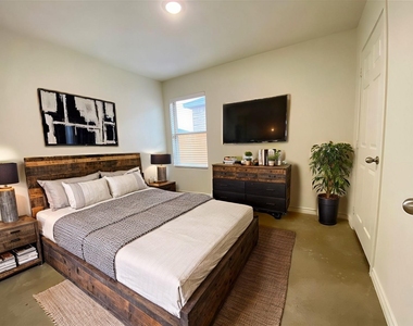 2320 Duntov Dr - Photo Thumbnail 21