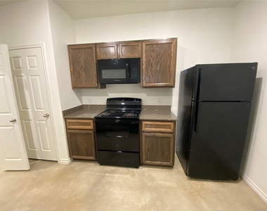2320 Duntov Dr - Photo Thumbnail 7