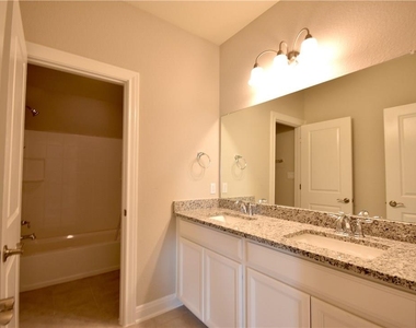 15911 Cessida St - Photo Thumbnail 16