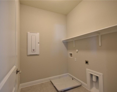 15911 Cessida St - Photo Thumbnail 17