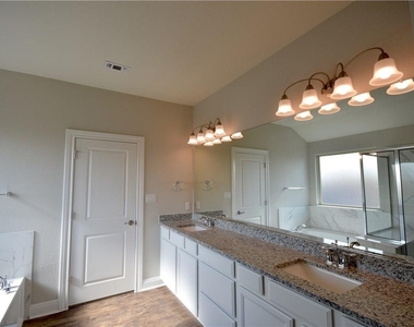15911 Cessida St - Photo Thumbnail 11
