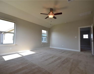 15911 Cessida St - Photo Thumbnail 8