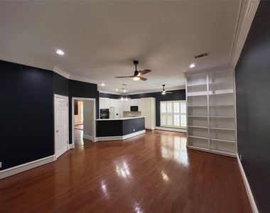 1204 W 39th St - Photo Thumbnail 9