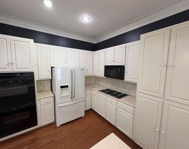 1204 W 39th St - Photo Thumbnail 14