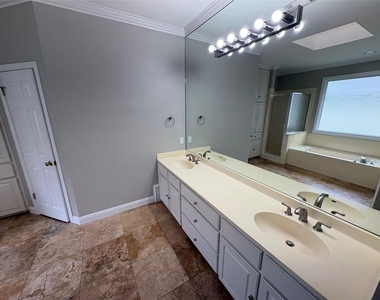 1204 W 39th St - Photo Thumbnail 17
