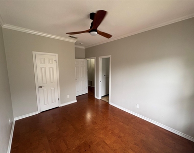 1204 W 39th St - Photo Thumbnail 22