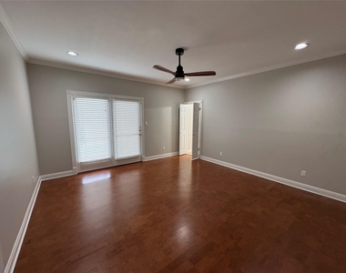 1204 W 39th St - Photo Thumbnail 15
