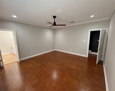 1204 W 39th St - Photo Thumbnail 16