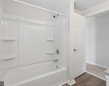 30 Girard Avenue - Photo Thumbnail 11