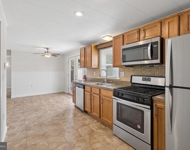 30 Girard Avenue - Photo Thumbnail 7