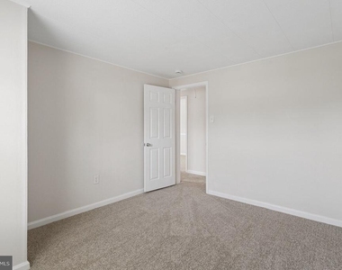30 Girard Avenue - Photo Thumbnail 13