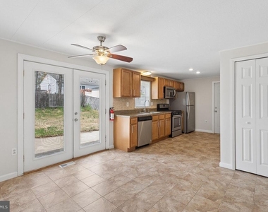 30 Girard Avenue - Photo Thumbnail 4