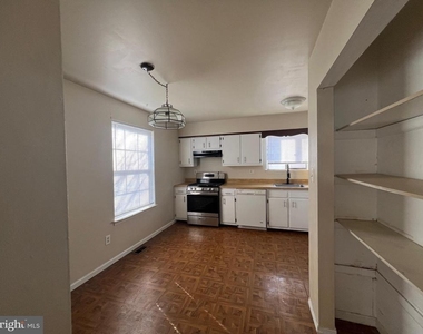 785 Jarvis Road - Photo Thumbnail 7