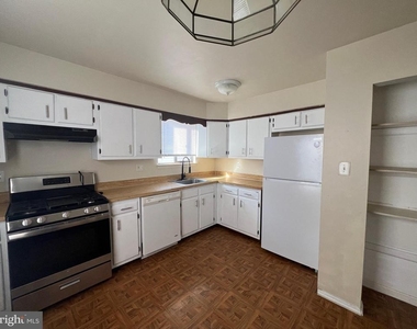 785 Jarvis Road - Photo Thumbnail 8