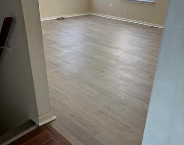 785 Jarvis Road - Photo Thumbnail 5