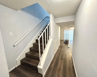 3822 Southway Dr - Photo Thumbnail 1