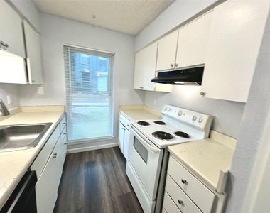 3822 Southway Dr - Photo Thumbnail 8