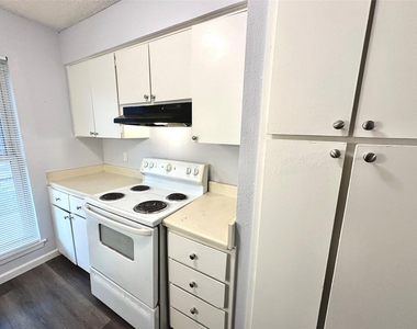 3822 Southway Dr - Photo Thumbnail 7