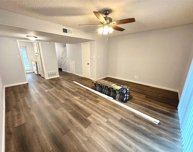 3822 Southway Dr - Photo Thumbnail 4