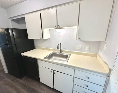 3822 Southway Dr - Photo Thumbnail 11