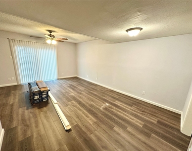 3822 Southway Dr - Photo Thumbnail 2
