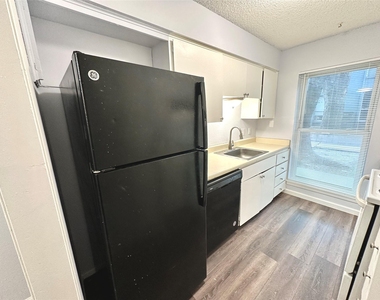 3822 Southway Dr - Photo Thumbnail 6