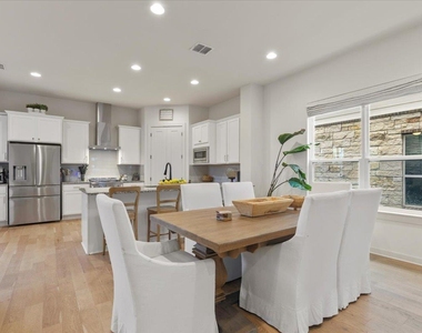 1531 N Red Bud Ln - Photo Thumbnail 7