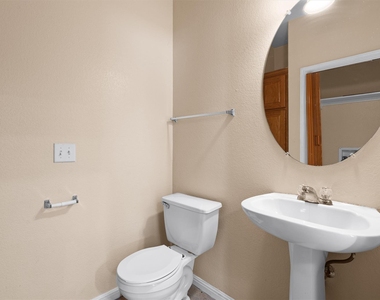 7502 Lazy Creek Dr - Photo Thumbnail 11