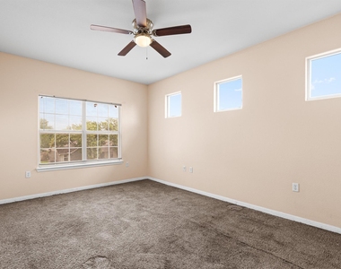7502 Lazy Creek Dr - Photo Thumbnail 13