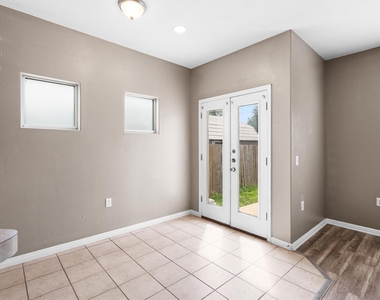 7502 Lazy Creek Dr - Photo Thumbnail 5