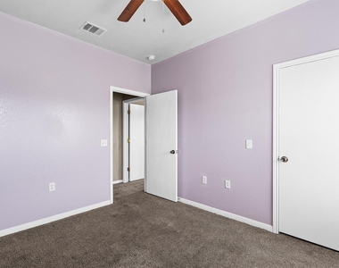 7502 Lazy Creek Dr - Photo Thumbnail 19
