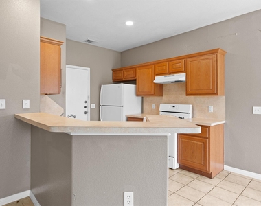 7502 Lazy Creek Dr - Photo Thumbnail 6
