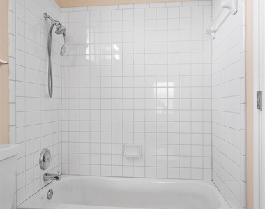 7502 Lazy Creek Dr - Photo Thumbnail 16