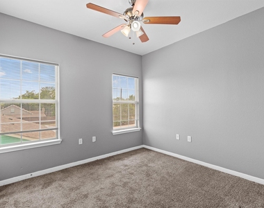 7502 Lazy Creek Dr - Photo Thumbnail 20