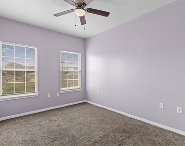 7502 Lazy Creek Dr - Photo Thumbnail 18