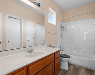 7502 Lazy Creek Dr - Photo Thumbnail 15