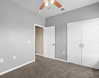 7502 Lazy Creek Dr - Photo Thumbnail 21