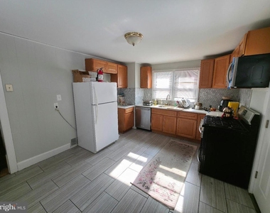 213 Laurel Street - Photo Thumbnail 3