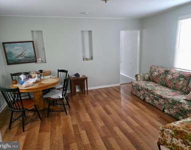 213 Laurel Street - Photo Thumbnail 5