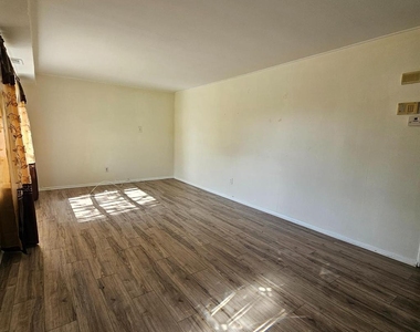 22 Plymouth Drive - Photo Thumbnail 3