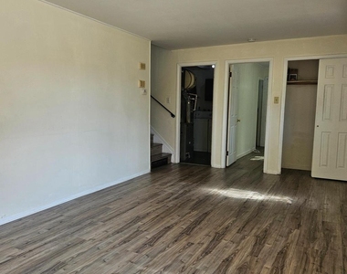 22 Plymouth Drive - Photo Thumbnail 4