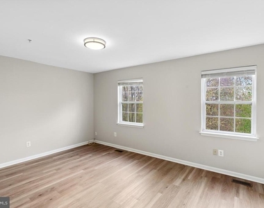 4935 Wall Flower Way - Photo Thumbnail 17
